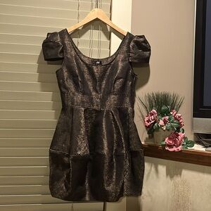 🎁New year dress ..metallic hold silky smooth puff sleeves slim waist